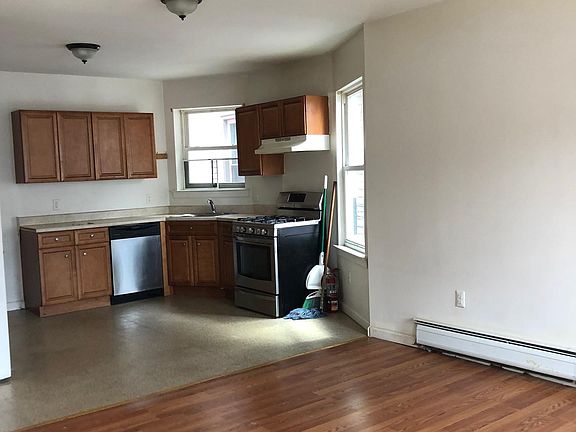 5th image of 304 Arlington Ave