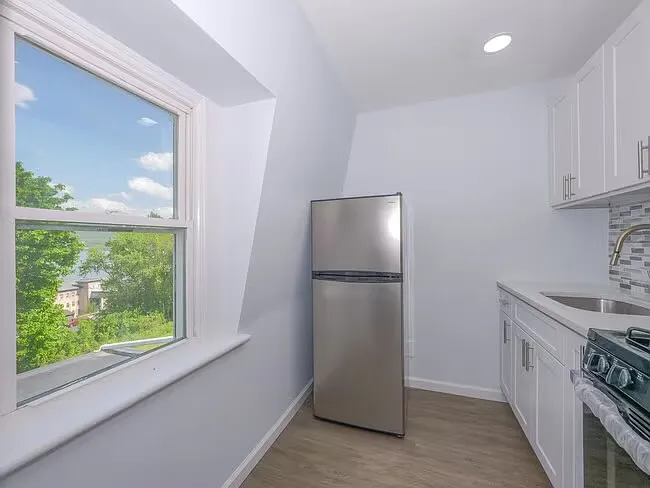 254 Montgomery St #1 — Photo 3