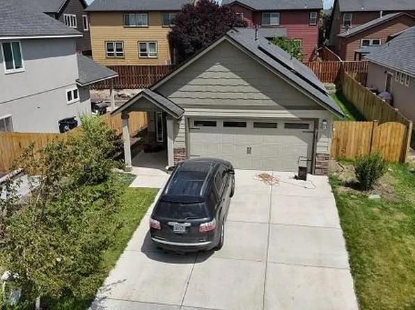 458 NW 30th St, Redmond, OR 97756
