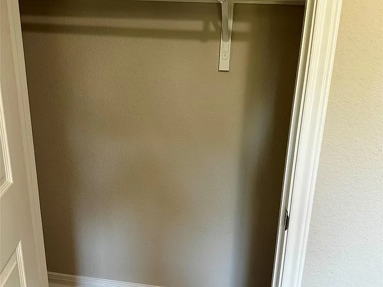 513 Valleyview Dr — Photo 13