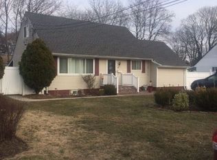 97 Applegate Dr, Central Islip, NY