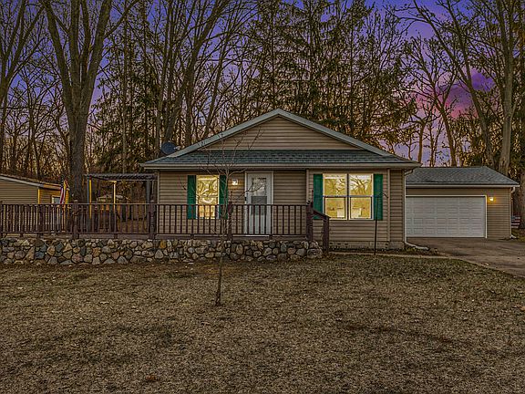 2nd image of 64555 Winding Woods Dr