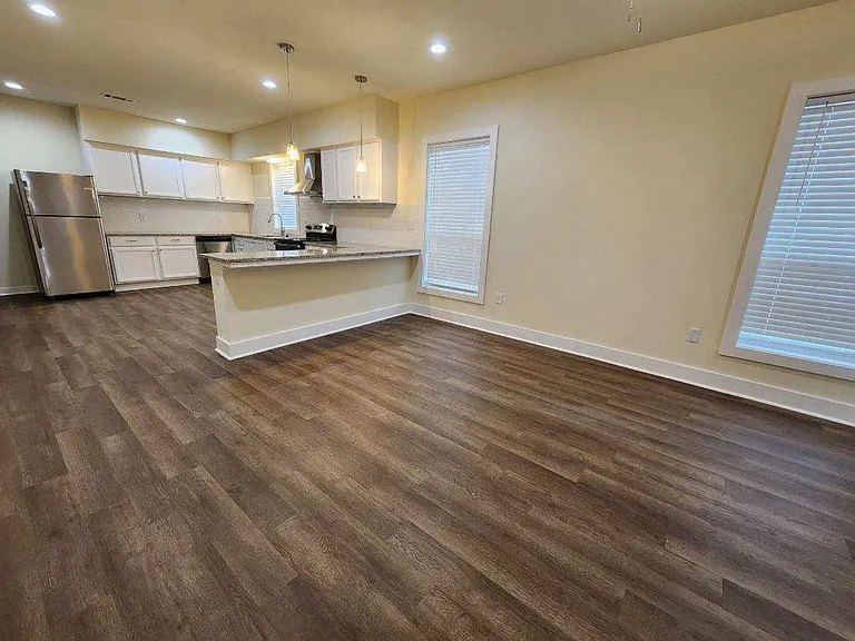 1303 Gray St — Photo 3