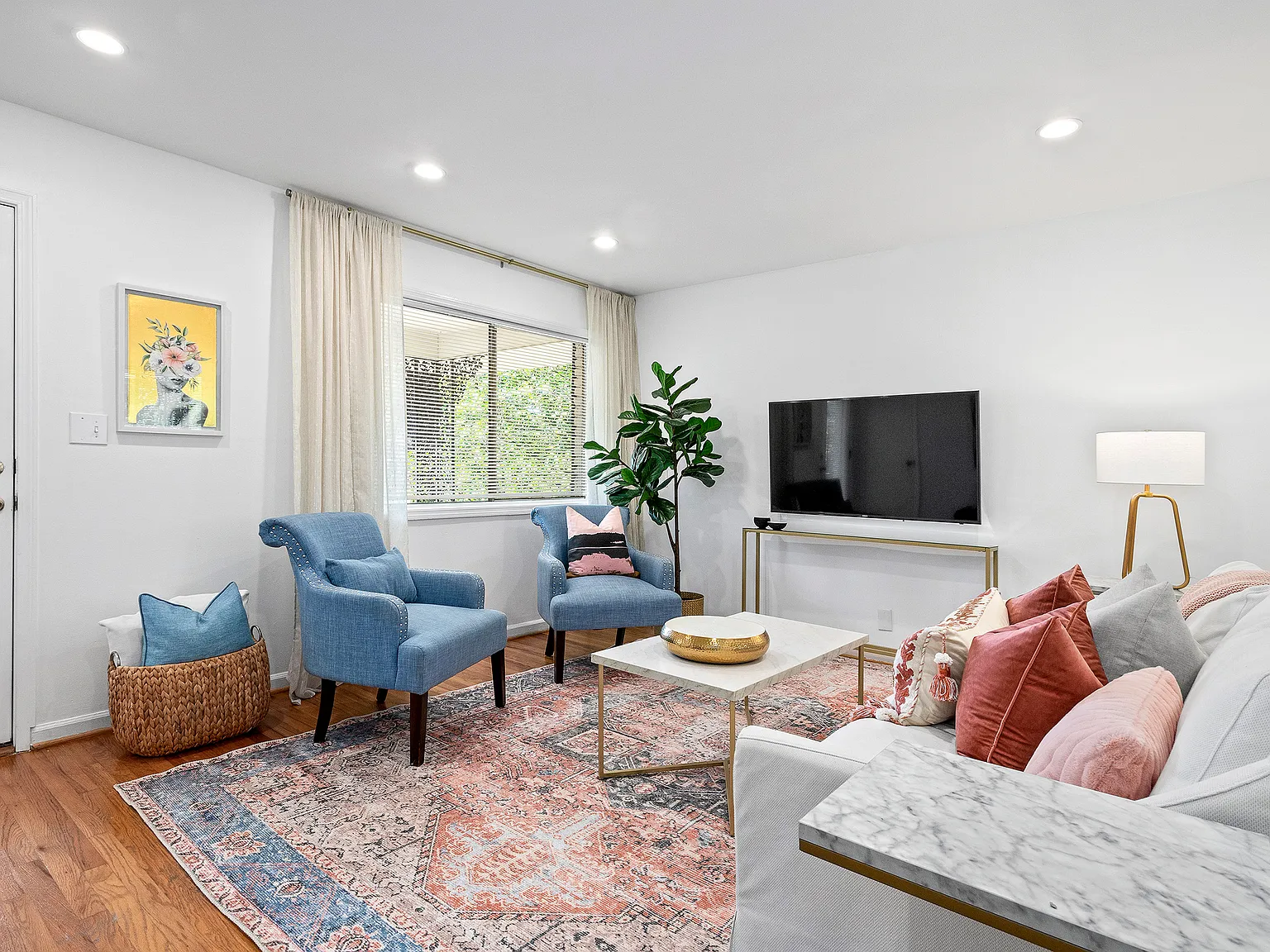 2 bed, 1000 sqft, $2,300 — Photo 3