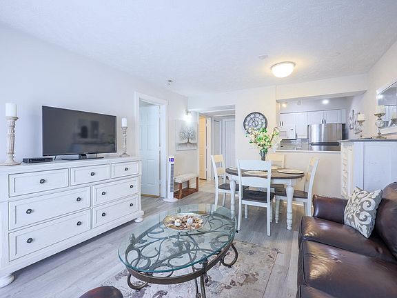 4th image of 4715 Cobblestone Dr. #4A