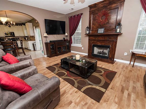 5th image of 439 W Abington Way
