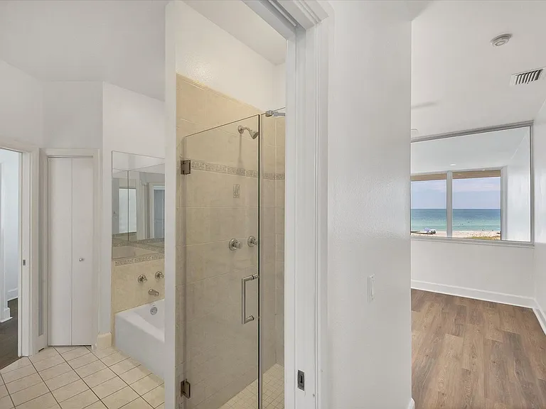 5801 Gulf Of Mexico Dr — Photo 21