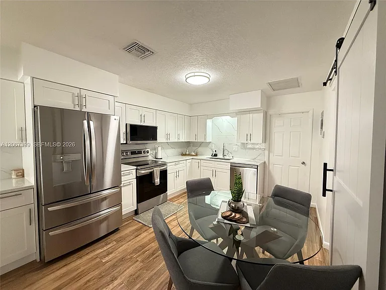 2220 NE 36th St #1 — Photo 3