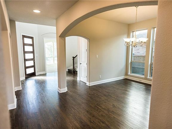 5th image of 513 Lomax Ln