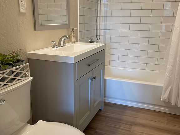 4th image of 205 Daniels Dr #205