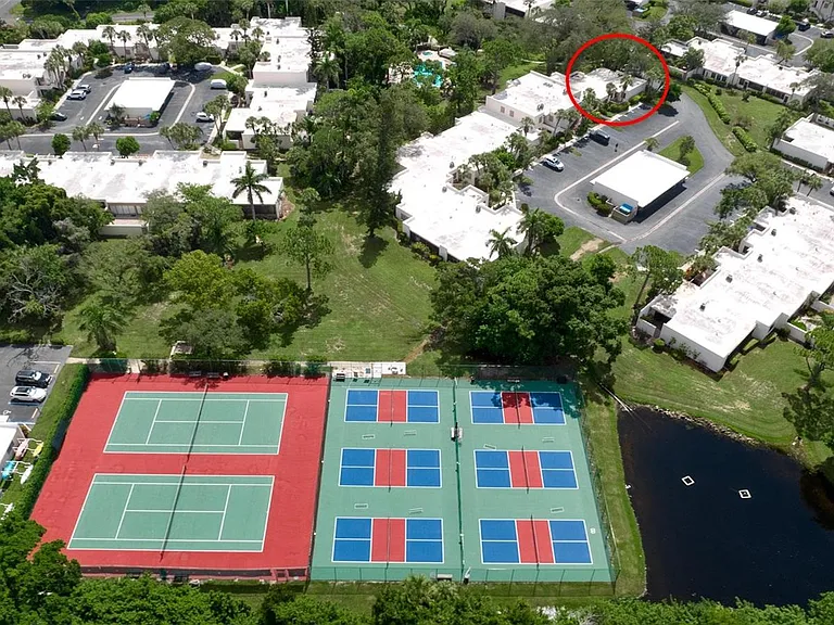 401 Palm Tree Dr — Photo 45