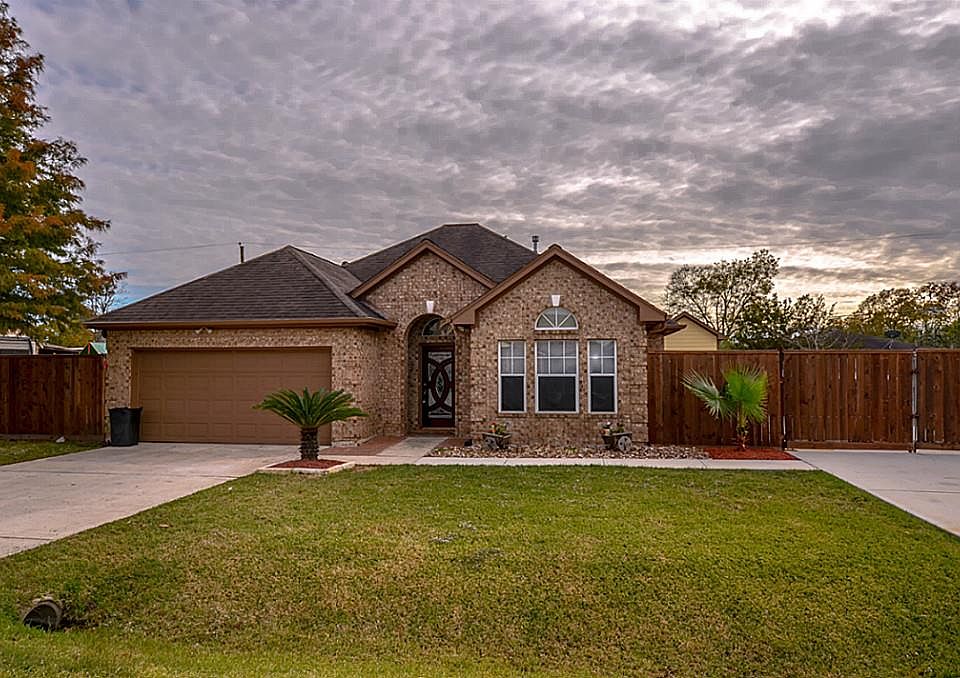 1st image of 11716 Fieldcrest Dr