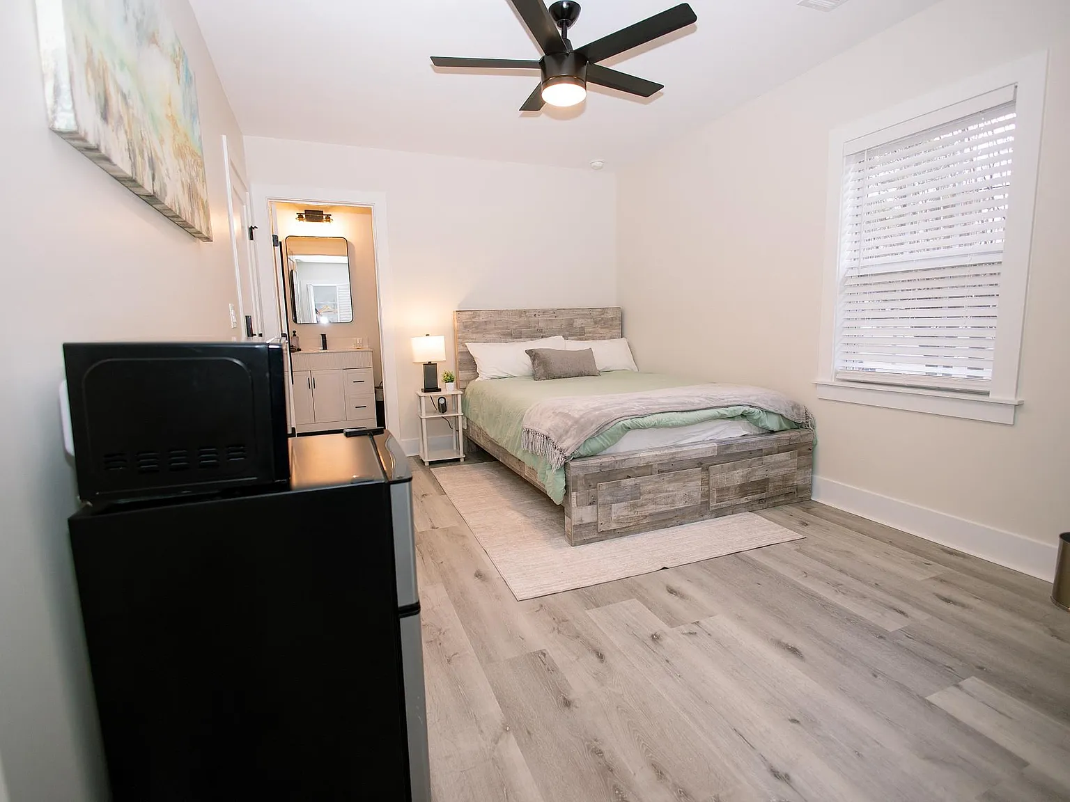 4 bed, 5.0 bath, 2300 sqft, $1,330 — Photo 2
