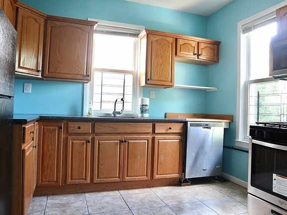 3rd image of 239 E 234th St