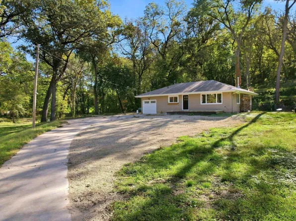 5900 Sioux River Rd, Sioux City, IA 51109