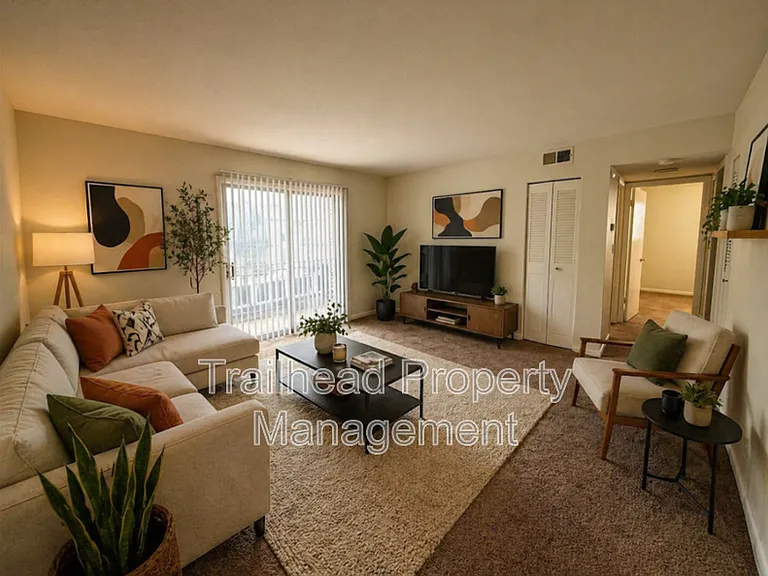 5811 Maple St #11 — Photo 1