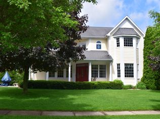 1056 Laurel Creek Dr, Chesterton, IN 46304
