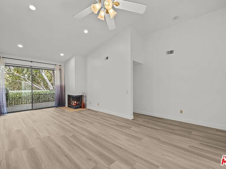 2522 W Macarthur Blvd #D — Photo 4