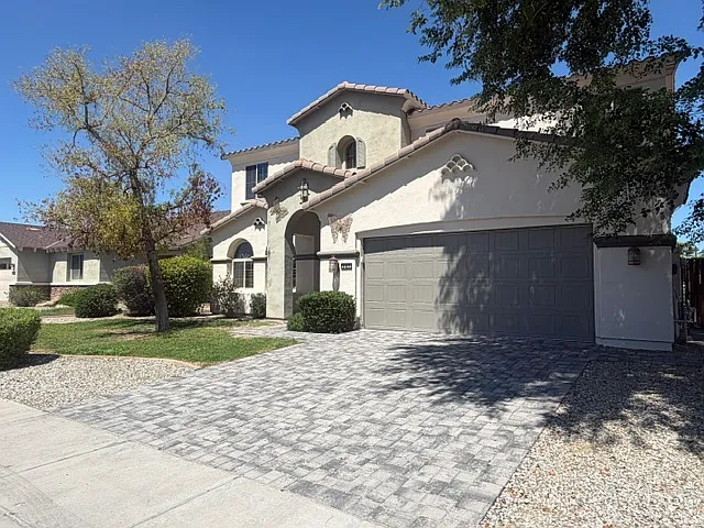 3 bed 2.5 bath w/ den. Pool & landscape serv included — Photo 2