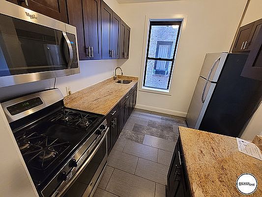 3rd image of 164 W 141st St #34