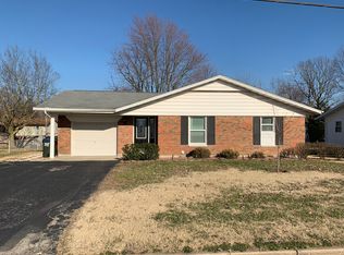 418 Washington Dr, Waterloo, IL 62298