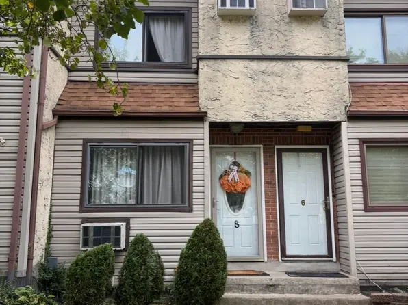 360 Barlow Ave APT 8A, Staten Island, NY 10308