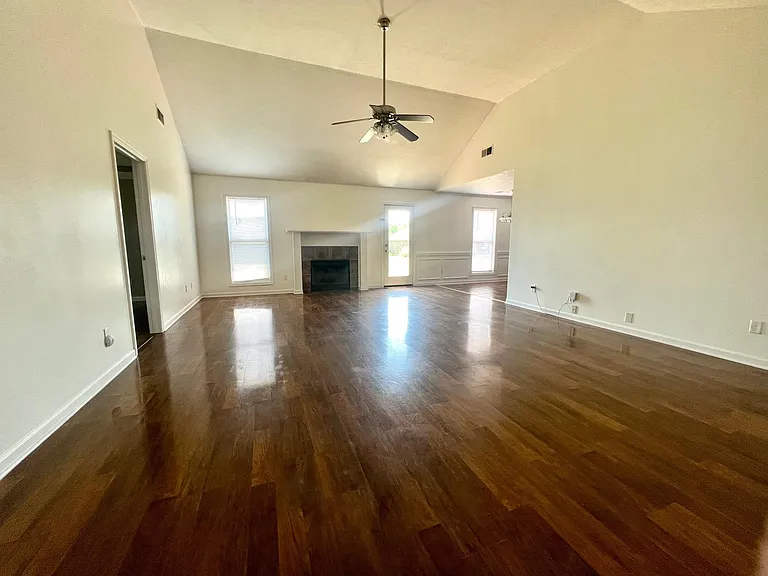 128 Norwich Cv — Photo 10
