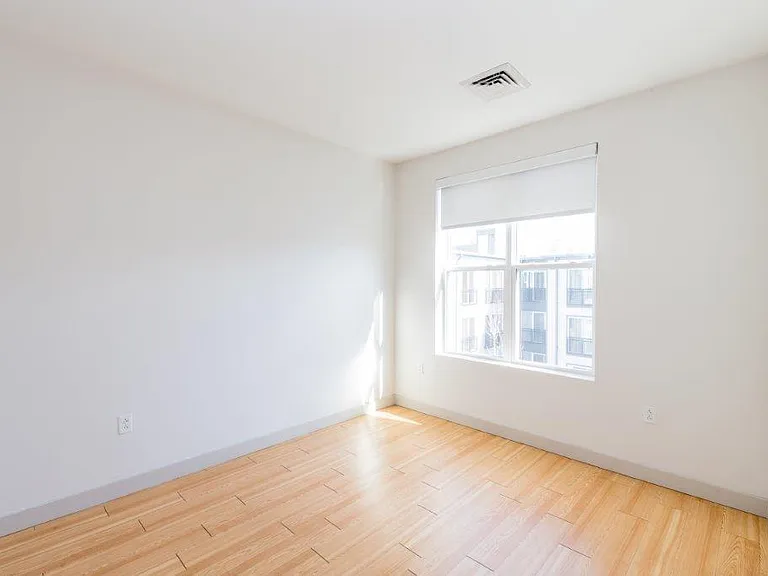 West Square Apartments — Photo 169