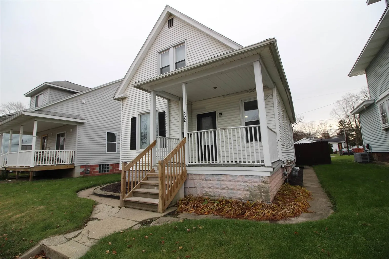 628 Anderson Ave photo 1