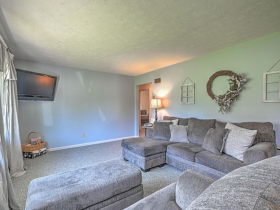 4th image of 1506 Stoneybrook Dr