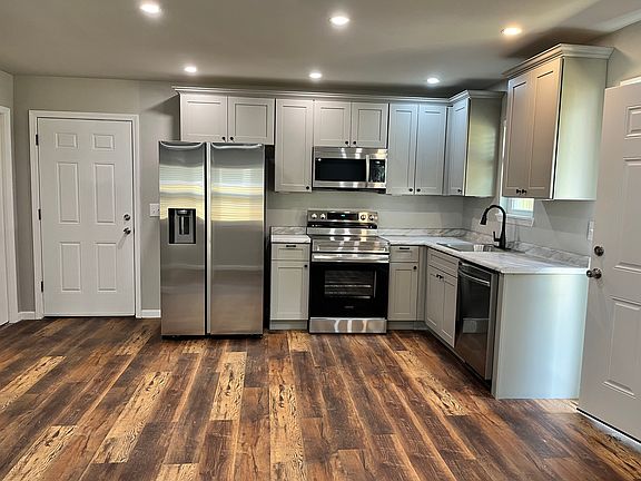 4th image of 4090 A Ave