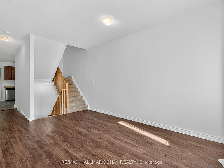 38 Milson Cres — Photo 21