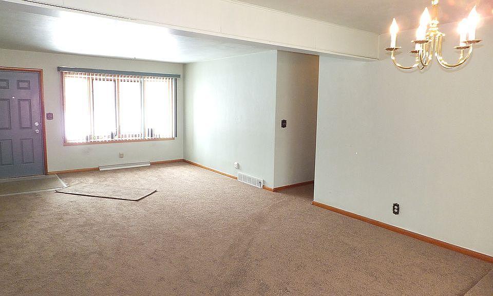 1st image of 1424 Lilac Ln