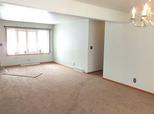 1424 Lilac Ln, Machesney Park, IL 61115