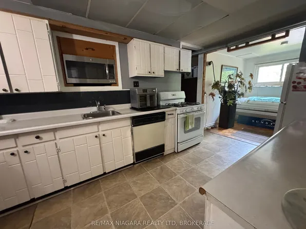 1640 Dominion Rd, Fort Erie, ON L2A 5M4