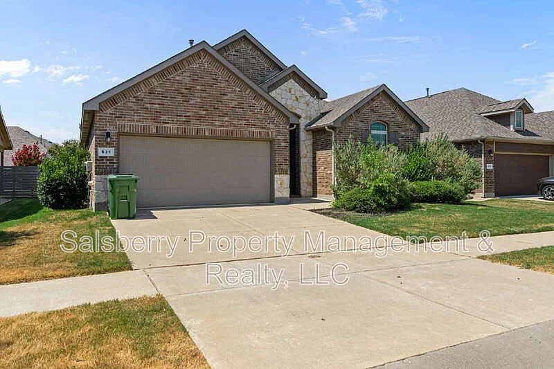 4 bed, 2.0 bath, 1813 sqft, $2,680 — Photo 1