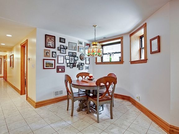 5th image of 846 W Newport Ave #G