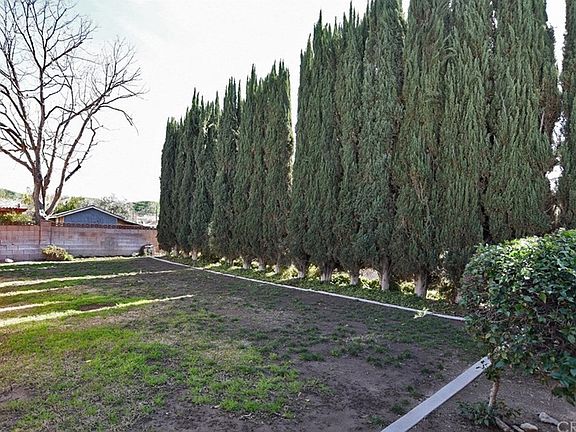 BACKYARD - Large grassy area - NO REAR NEIGHBORS