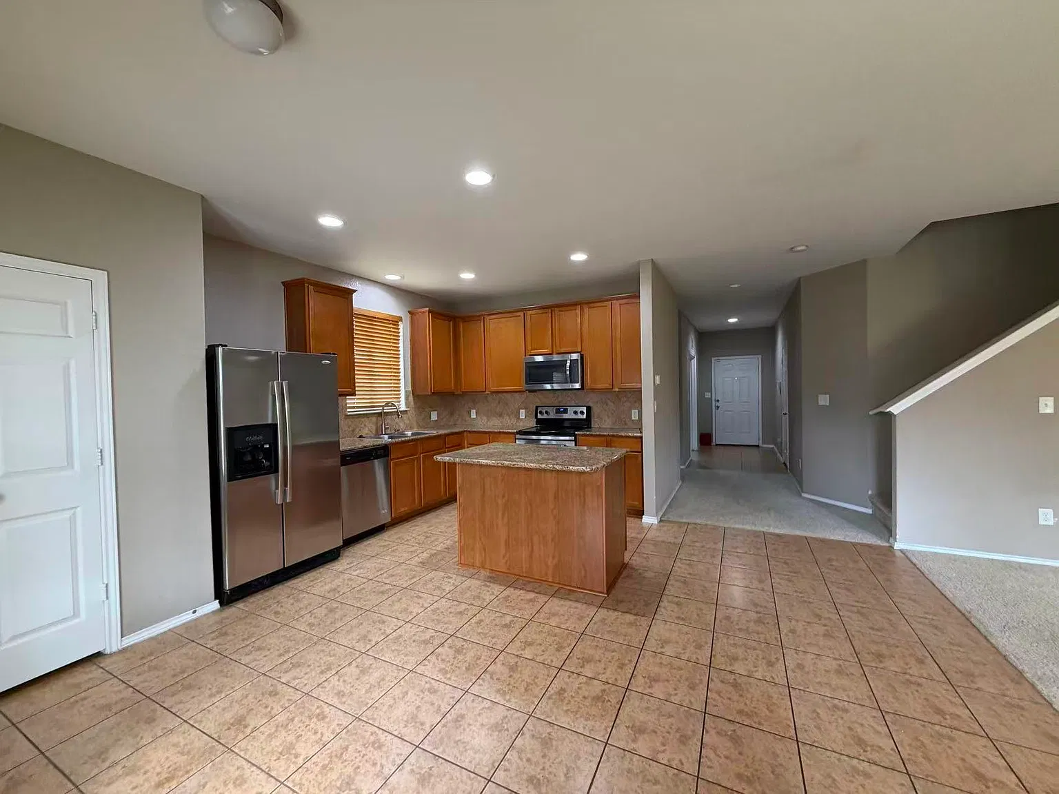 3 bed, 2402 sqft, $1,745 — Photo 3