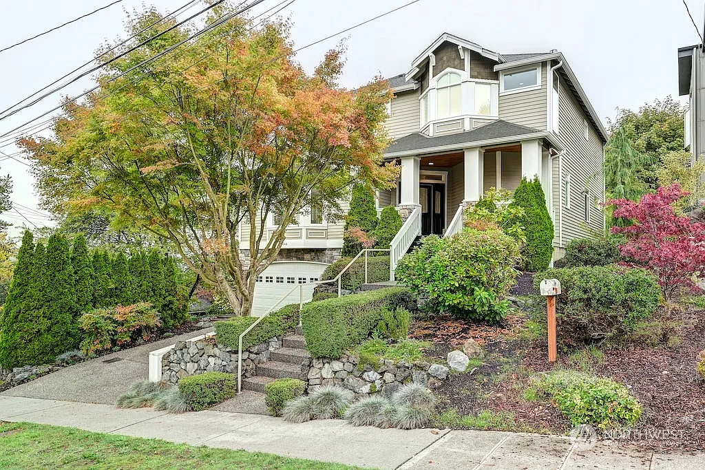 4046 Williams Avenue W photo 1