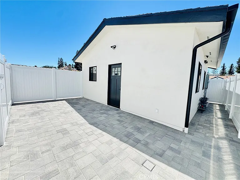 7742 Vassar Ave — Photo 13