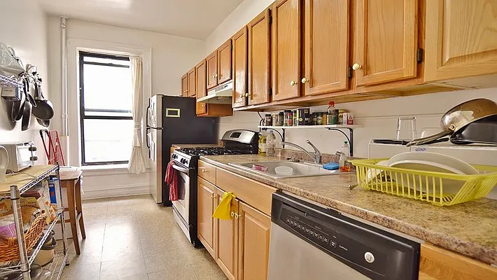 Rented by Park Property Advisors | media 6