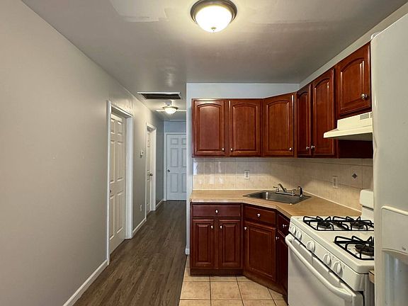 2nd image of 458 Bergen Ave #3