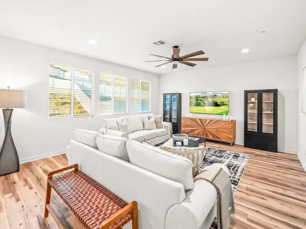 7982 Sanremo Pl, Highland, CA 92346