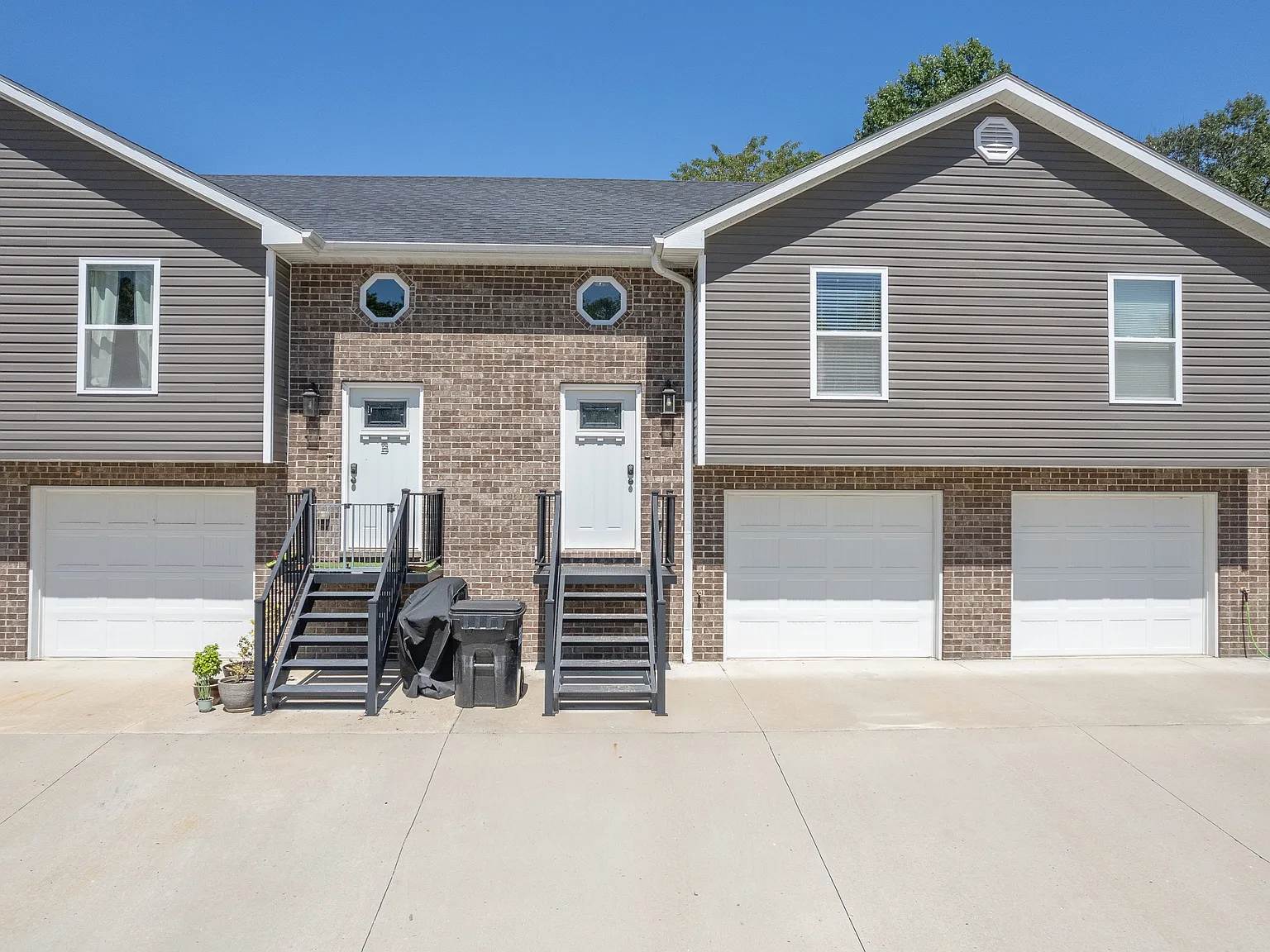 5410 Deer Valley Dr - C — Photo 1
