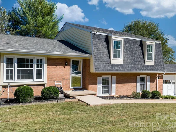 102 Castlegate Dr, Morganton, NC 28655