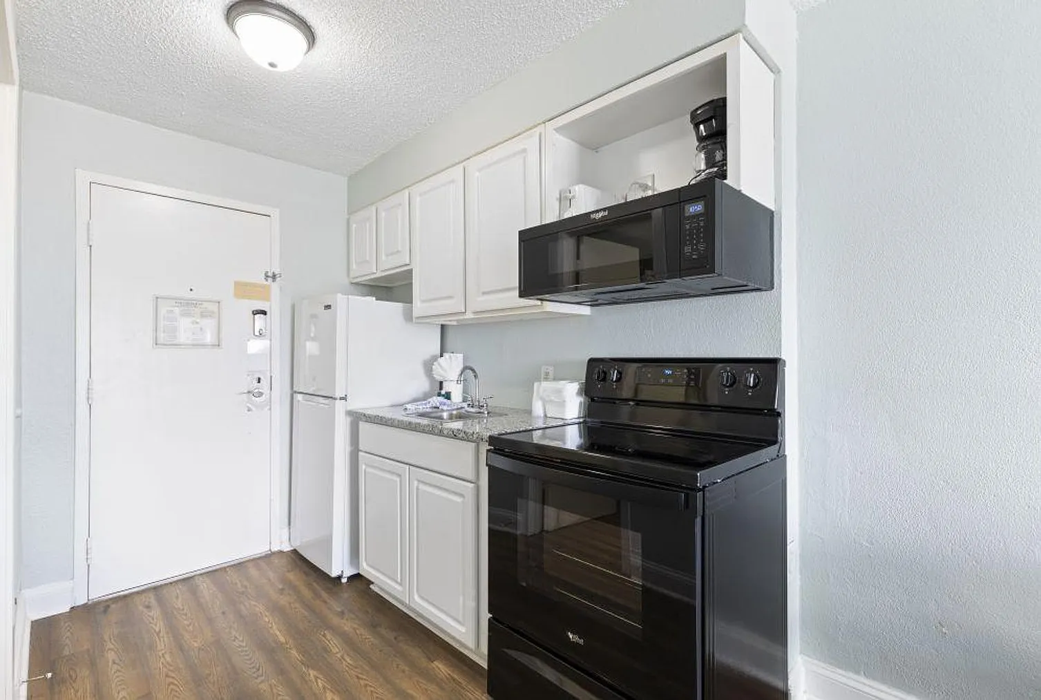 Studio, 1.0 bath, 398 sqft, $2,347 — Photo 4