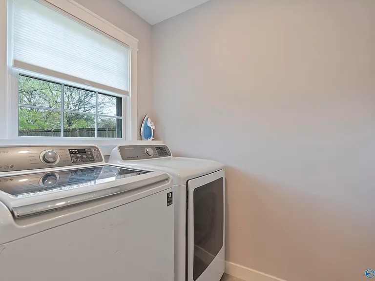 1801 Carson Ln NW — Photo 12