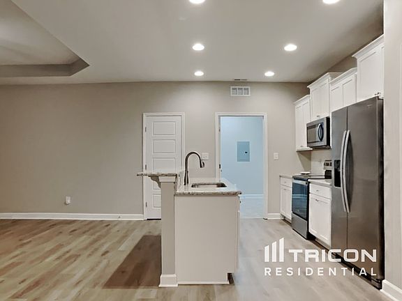 4th image of 52 Upton Dr