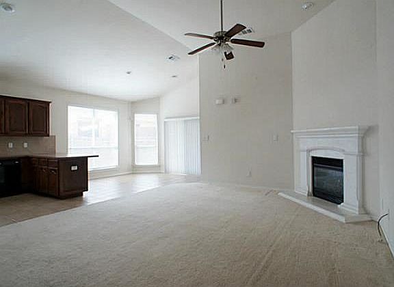 3rd image of 4004 Martinsburg Dr